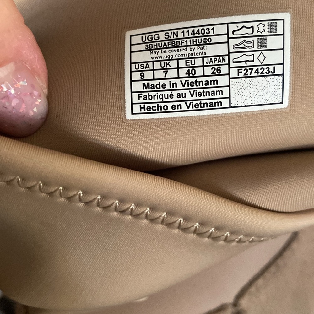 Ugg Australia
Ugg Australia is a luxury lifestyle brand - Picture 4 of 6